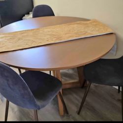 Stylish dining set
