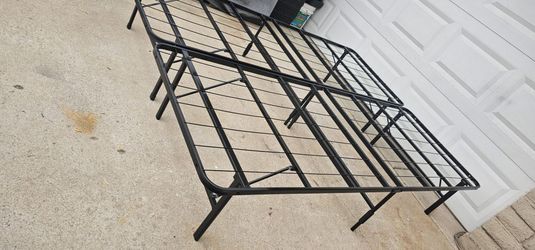**Queen Size metal platform bed frame **