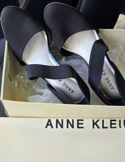 New size 6 Anne Klein