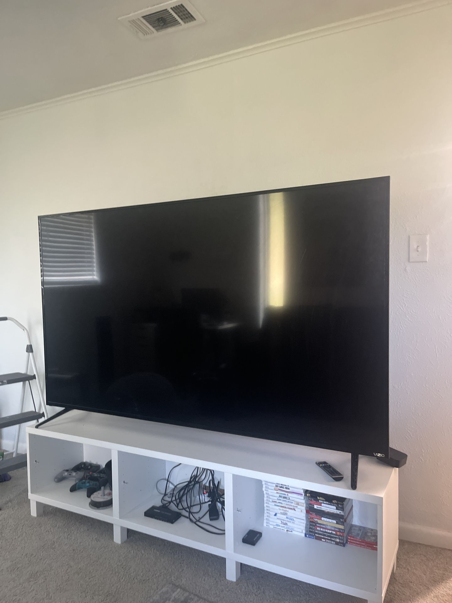 82 inch tv Vizio for Sale in Grand Prairie, TX - OfferUp