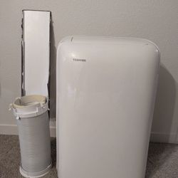 Toshiba / 3 Weeks Old . Works Great. Paid 495.00. 