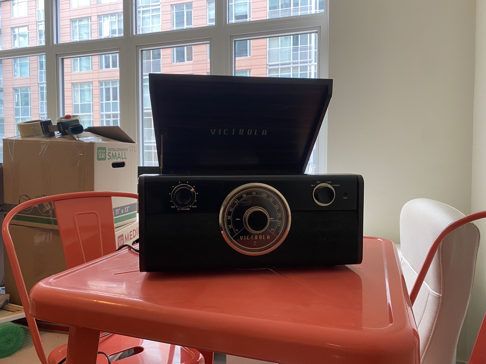 Glowing Victrola record player **read desc