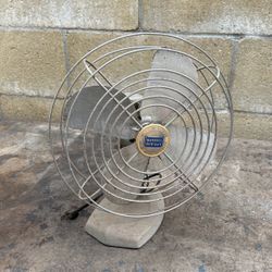 Vintage Antique Manning Bowman Table Top 10” Electric Fan Model 41 circa 1950s