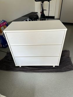 White three drawer dresser
