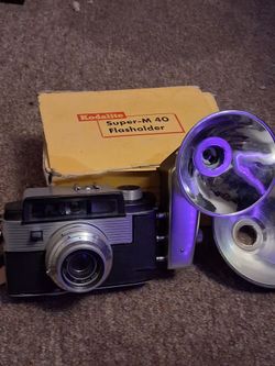Vintage 35mm Film Camera with Kodalite Super-M 40 Flasholder