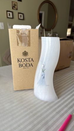 Kosta Boda Catwalk vase 9”