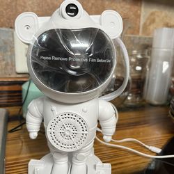 Astronaut night light with Bluetooth
