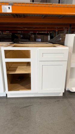 🚨 39” White Shaker Blind Corner Base 🚨