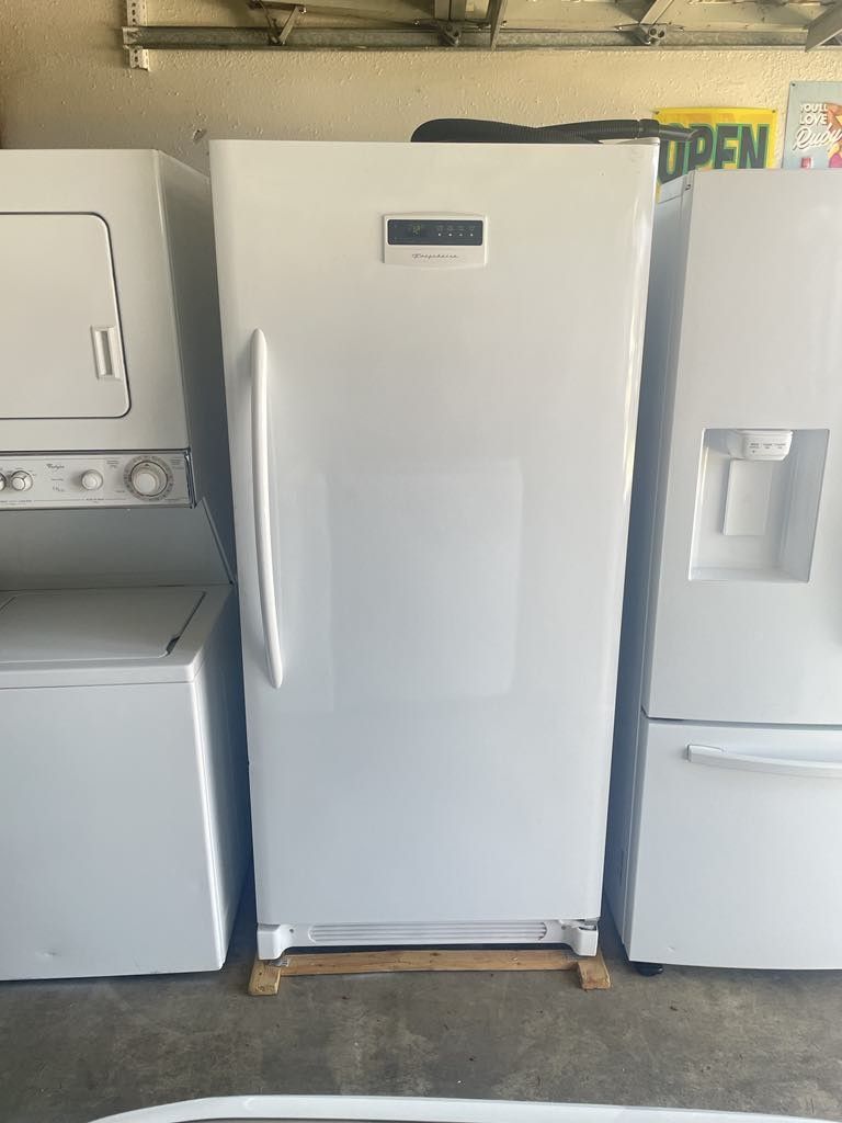 Frigidaire Freezer Stand-up 600$