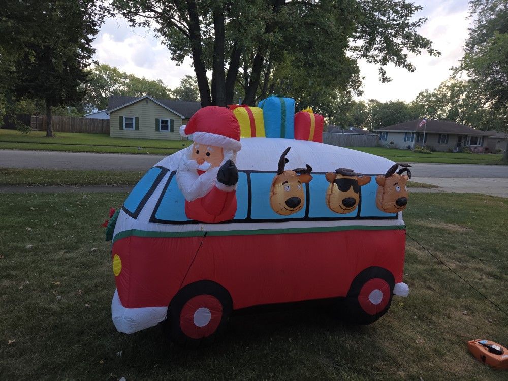 7ft Inflatable Xmas Vintage Van