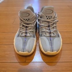 Son Of Flash by Duane Wade.  Size 8.5