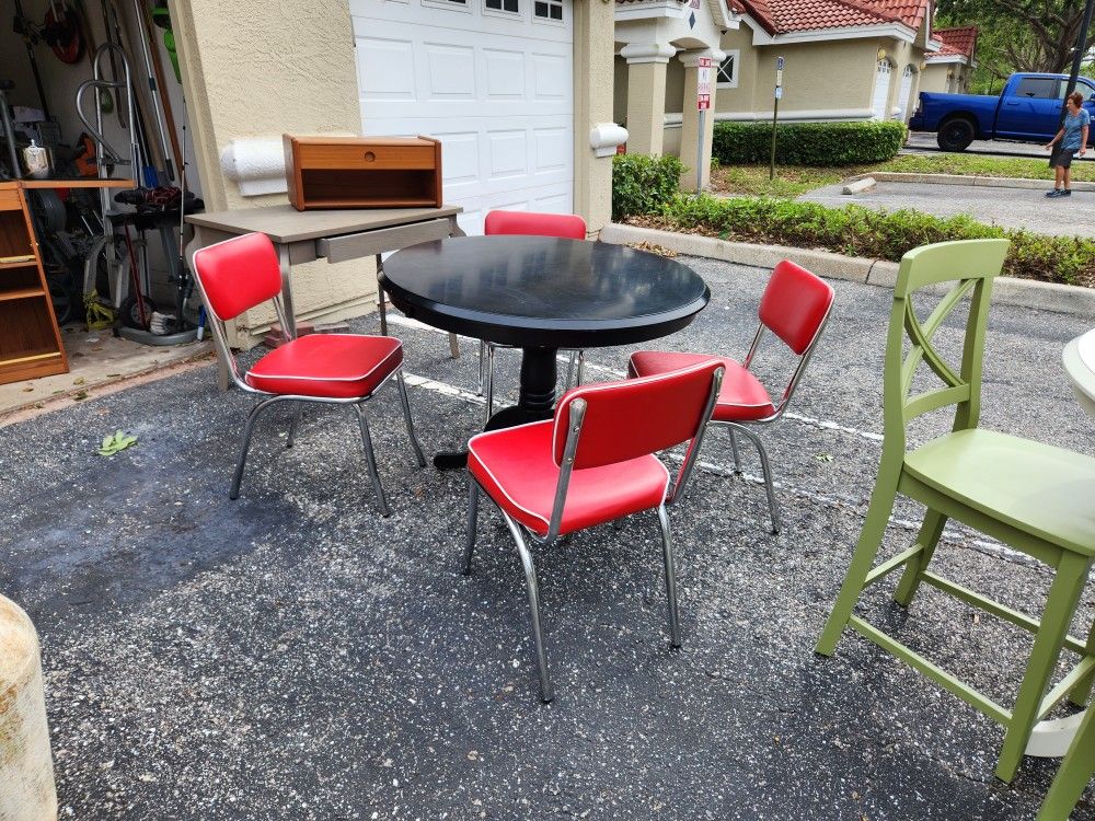 32-in Round Black Table With Red Kitchen Chairs