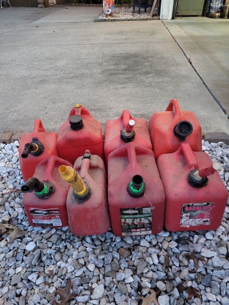 8 Gas Cans All For $15