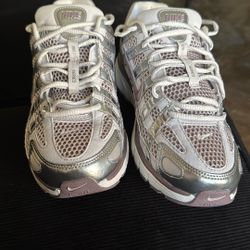 women’s nike shoes size10
