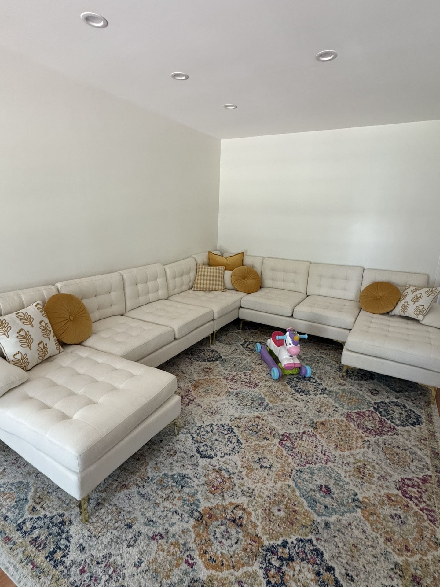 Modern Cream Sectional Sofa – Seats 8+ – Stylish, Spacious & Elegant – $1,200