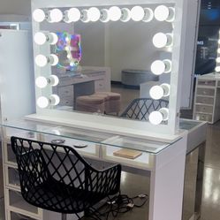 Brand New Elegant Impressions Vanity Set