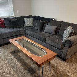 Broyhill Tripoli Sectional