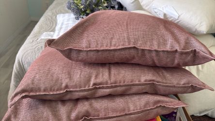 Free Pillows. - Pet Free, Smoke Free Home