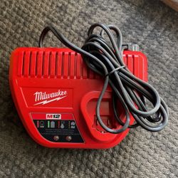 Milwaukee M12 Charger