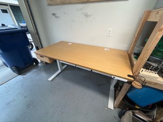 Uplift Standing Desk