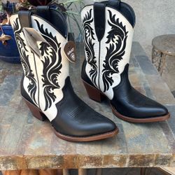 Ariat womans cowboy boots 