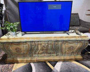 Grand Luxury TV Stand