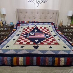 Queen Size MICKEY AMERICAN quilt. 