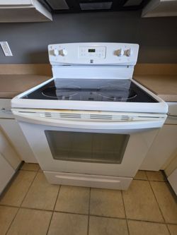 Kenmore White Electronic Range with Glass Cooktop