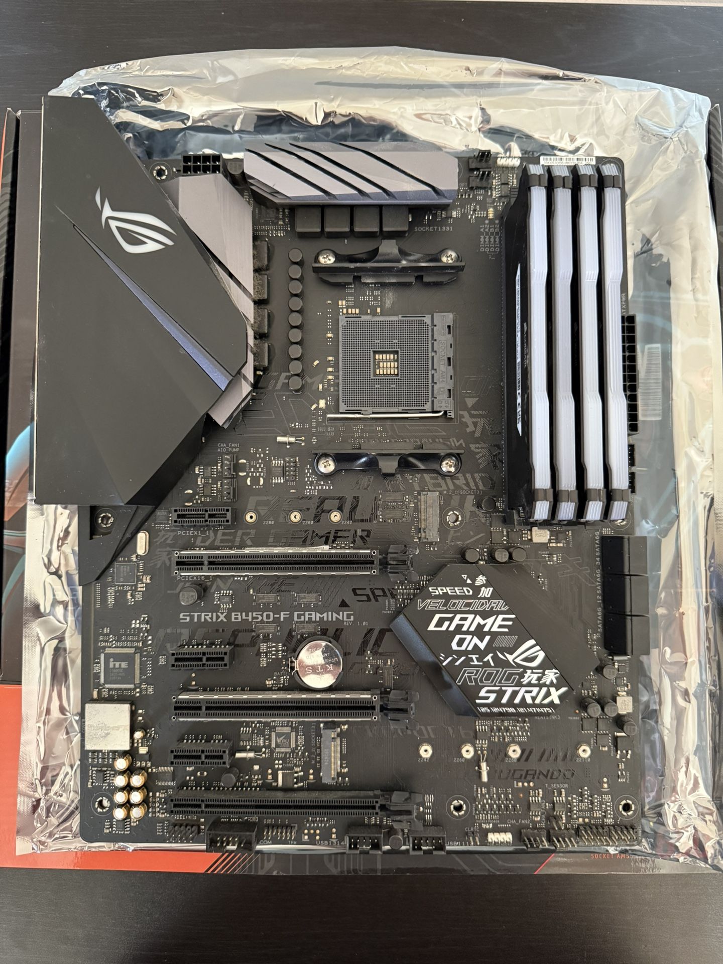 Ryzen 2700X With RBG Wraith, 32GB Vengeance Ram, ASUS ROG Strix B450-F Gaming II