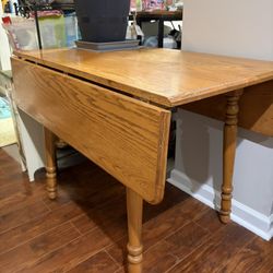 Oak Wood Table With 2 Leaves - Adjustable For Small Space 