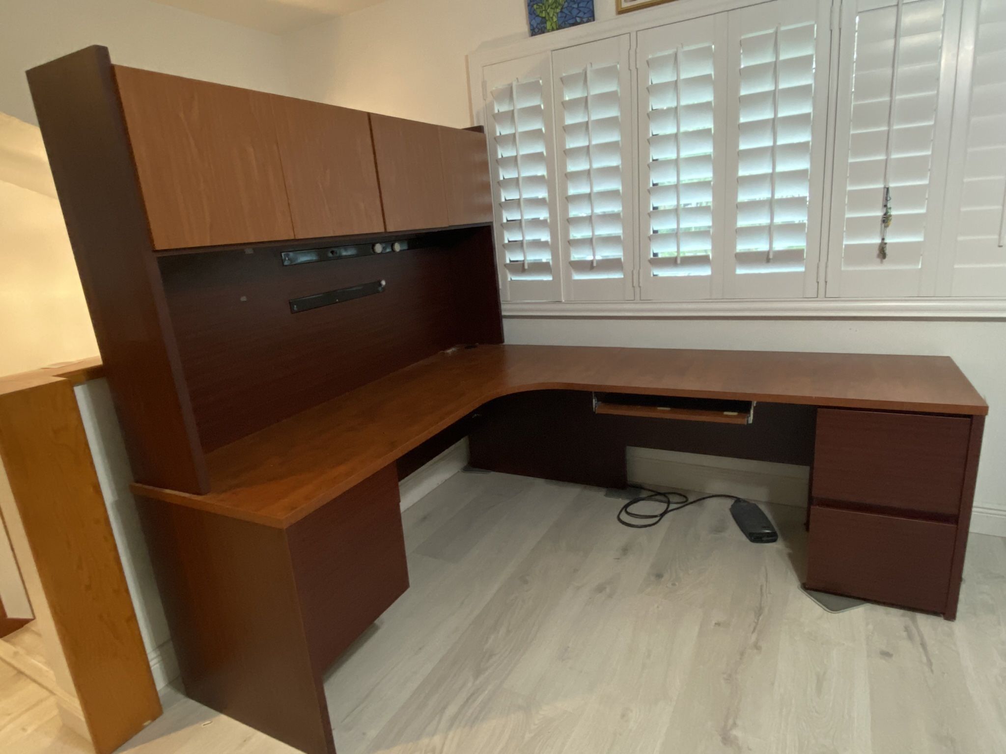 Must sell Office Corner Desk for Sale in Fort Lauderdale, FL OfferUp
