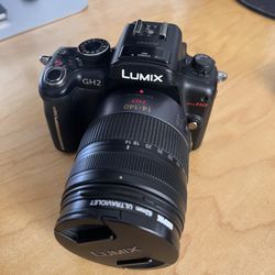 Panasonic LUMIX GH2 Camera + 14-140mm Lens