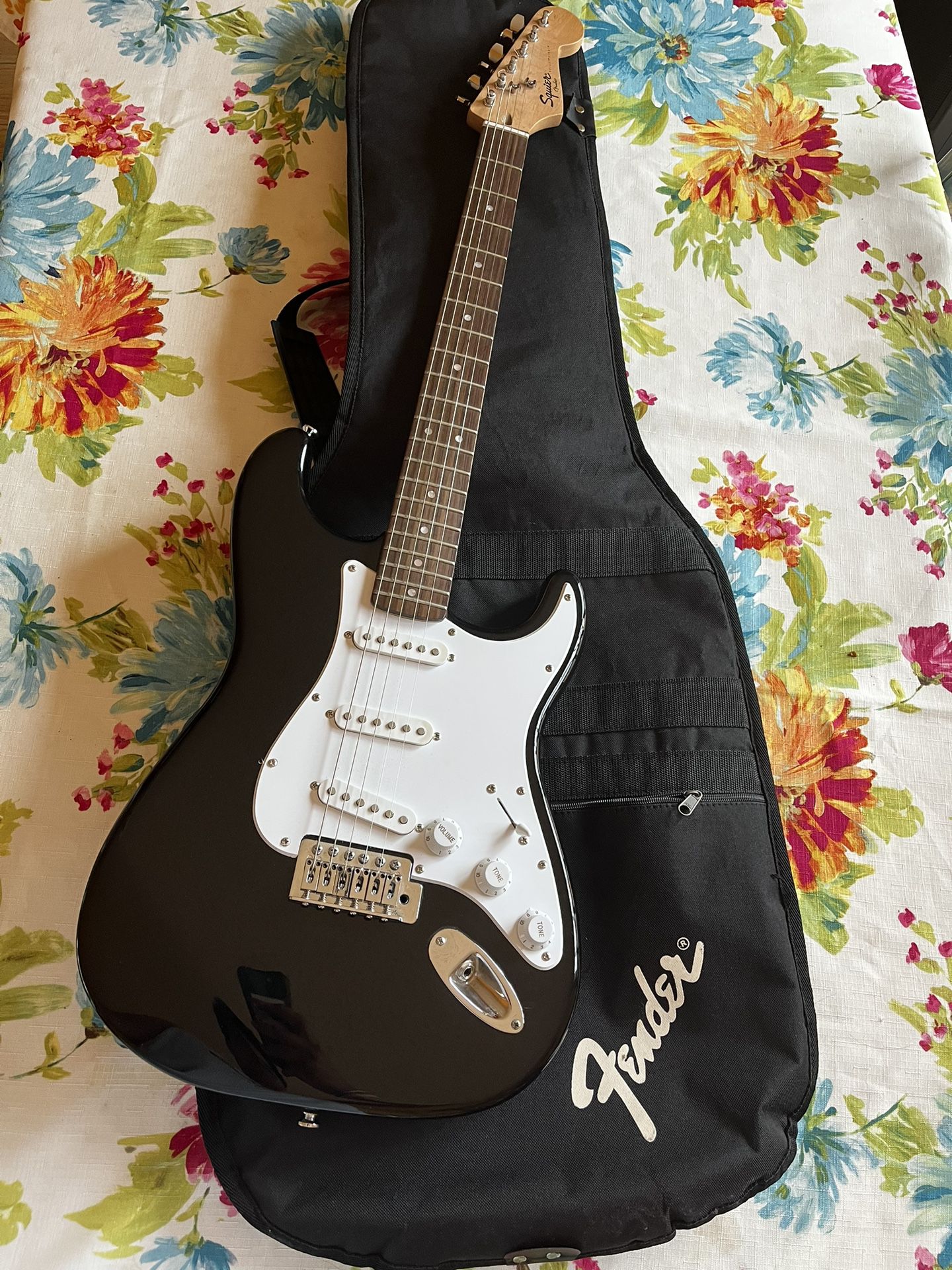 Fender Guitar Squier Strat  W/Amp Frontman