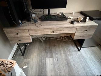 Computer desk