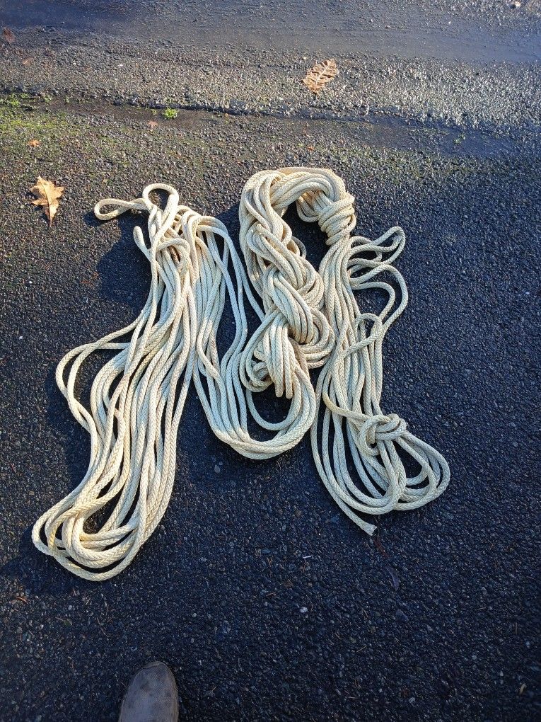Over 250ft Of 3/4 Inch Nilon Rope