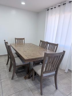 Dinning table/ comedor