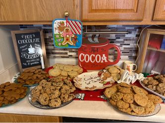 Hot Cocoa Sign & mugs