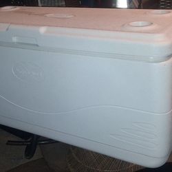 150QT White Coleman XL Marine  Cooler Ice chest holds 124 cans heavy seat lid & drink holder boat 