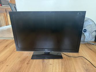Selling this LG TV