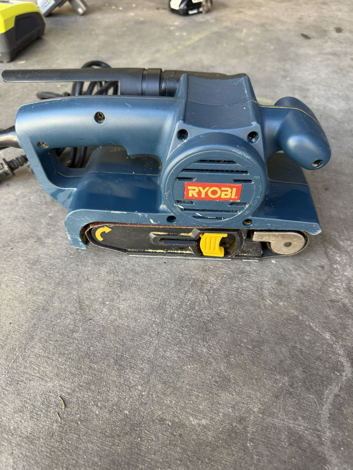 Ryobi BE318 3" x 18" Belt Sander