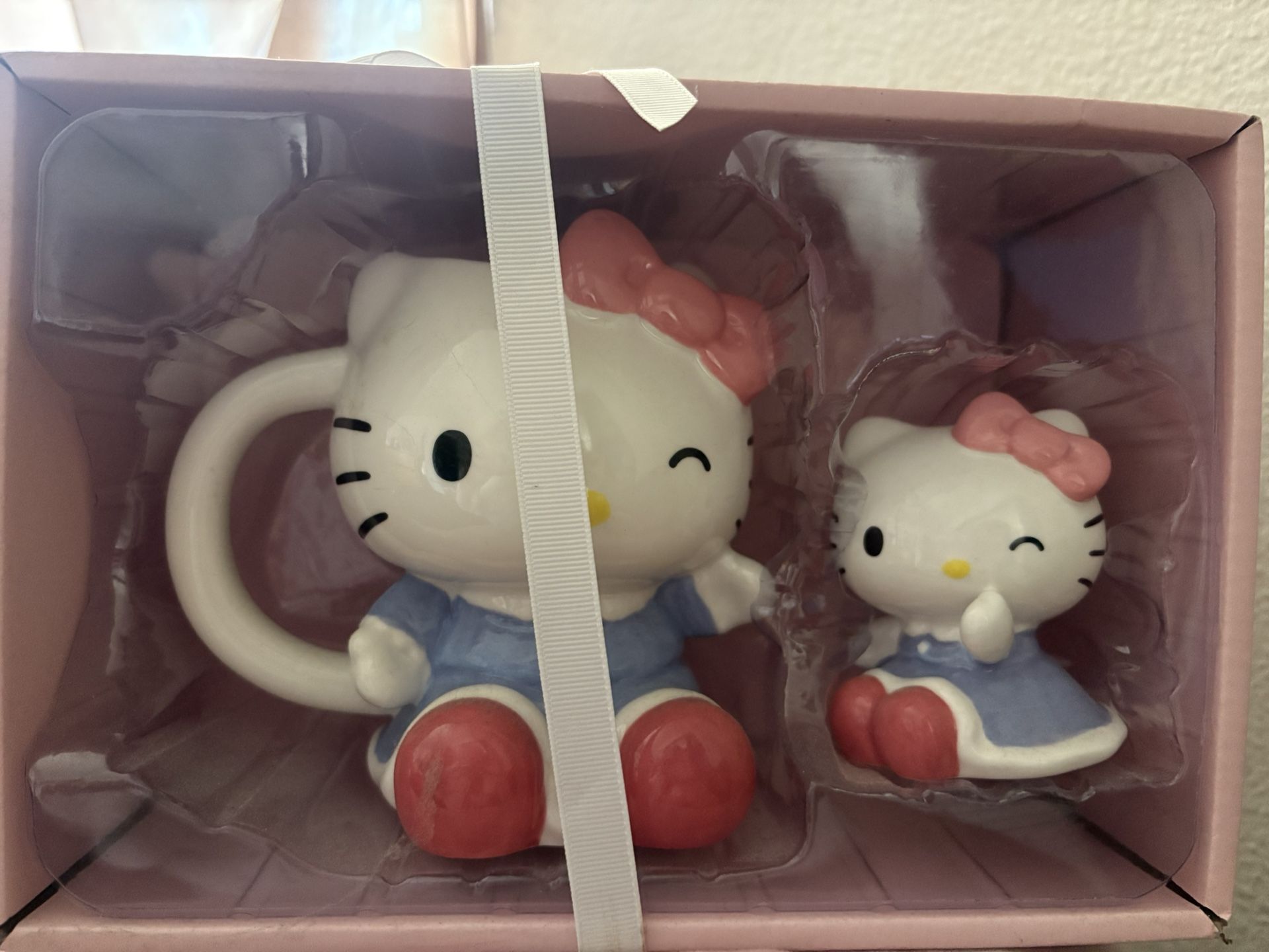 Hello Kitty mug With Mini Figurine 