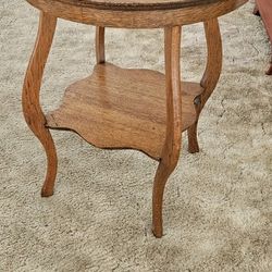 ANTIQUE TIGER OAK PARLOR TABLE