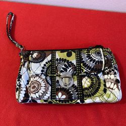 LIKE NEW Vera Bradley Pushlock Wristlet Cocoa Moss 8 1/2” x 5” x 1” Green Brown Black White 