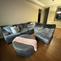 Rooms To Go Gray Sectional with Ottoman & Pillows – Purchased 2022