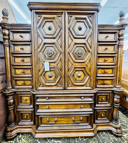 AICO By Michael Amini VIZCAYA Armoire