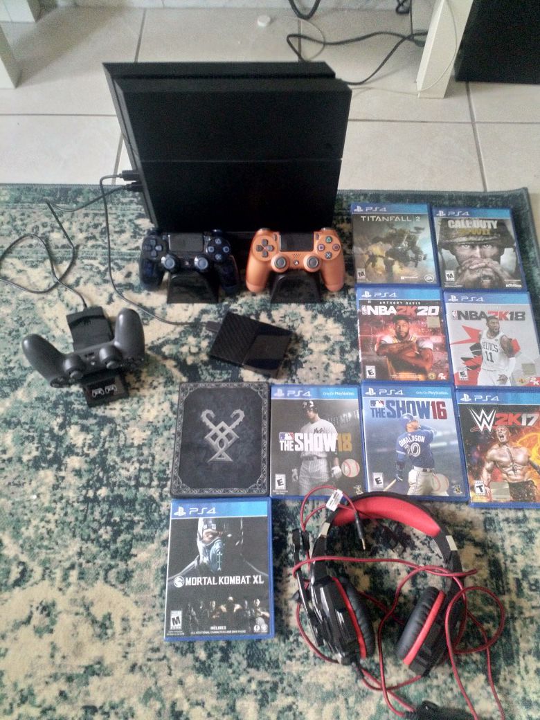 PS 4, very very good condition, massive package