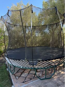12’ Springfree Trampoline – Great Condition