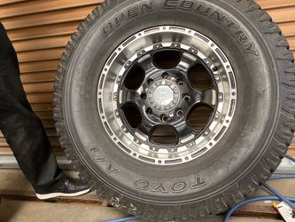 Toyo open country tire lt 325 65r18