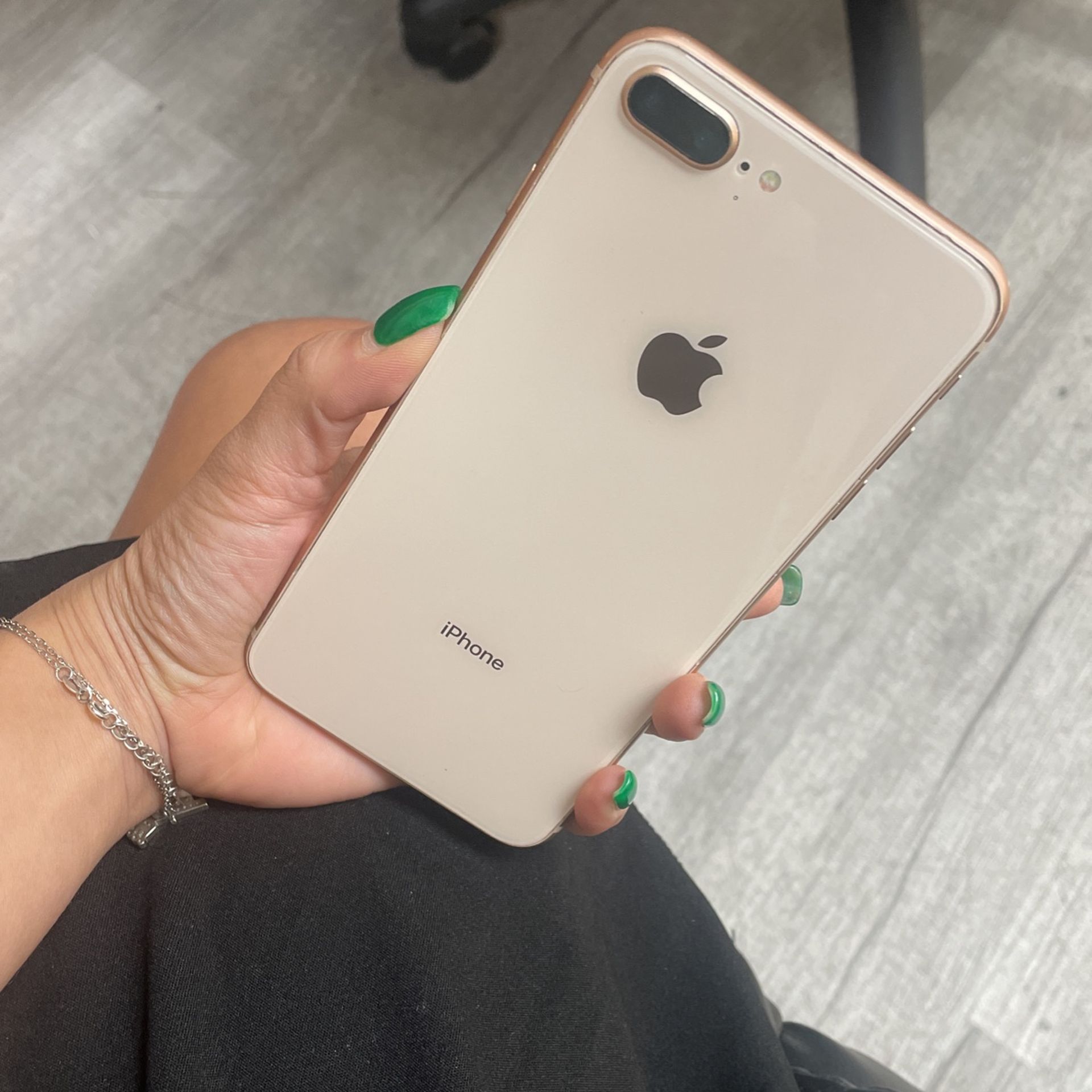 iPhone 8 Plus 64gb Unlocked