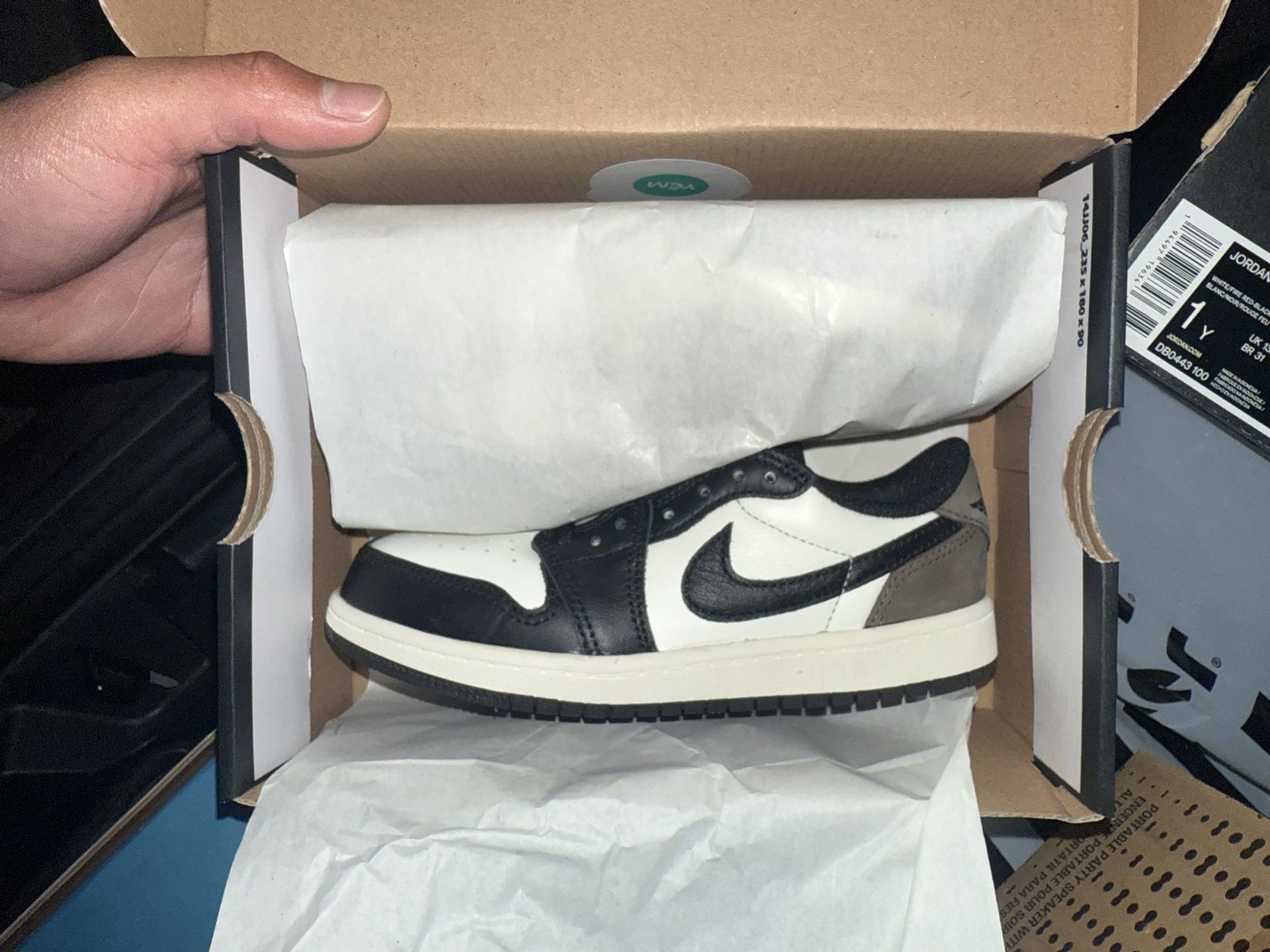 Jordan 1 Retro Low OG “Mocha”